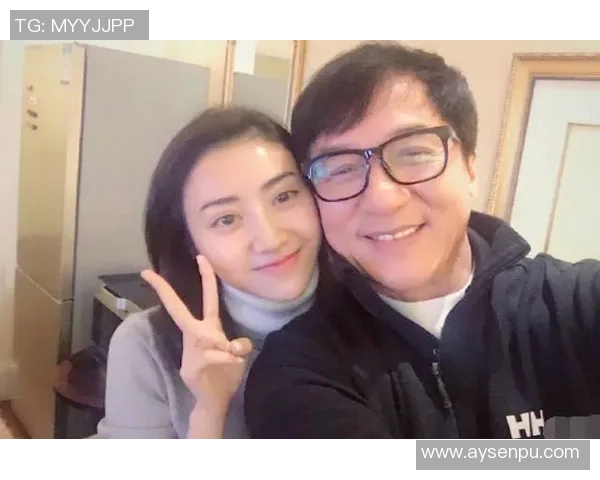 与足球明星亲密合影的难忘瞬间记录了梦想与激情的交汇