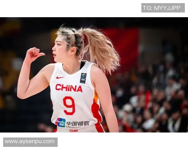 中国篮球明星与年轻女性的精彩瞬间展现青春活力与运动魅力